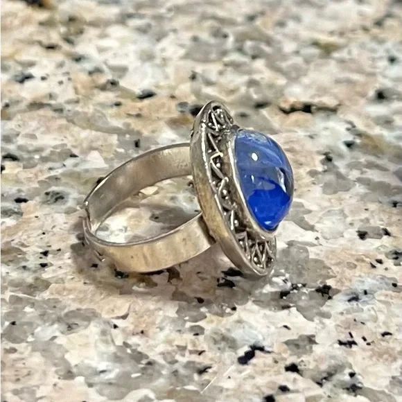 Silver and Blue Gemstone Ring - Picture 3 of 3